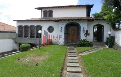 Imagem: A casa possui 4 Dormitórios, 3 Banheiros, 4 Vagas na garagem