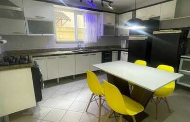 Imagem 9: Casa de condomínio para venda tem 216 metros quadrados com 4 quartos