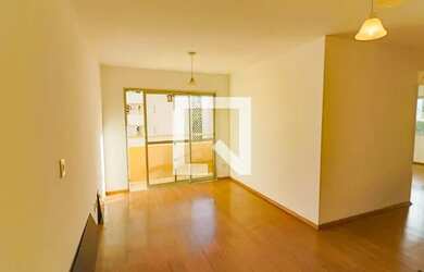 Imagem: O apartamento possui 3 Dormitórios, 1 Banheiro, 1 Vaga na garagem