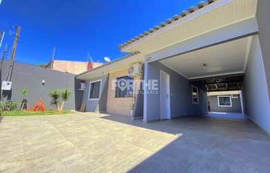 Imagem: A casa possui 4 Dormitórios, 3 Banheiros, 5 Vagas na garagem