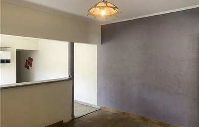 Imagem: A casa possui 2 Dormitórios, 2 Banheiros, 2 Vagas na garagem