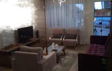 Imagem: A casa possui 2 Dormitórios, 2 Banheiros, 1 Vaga na garagem