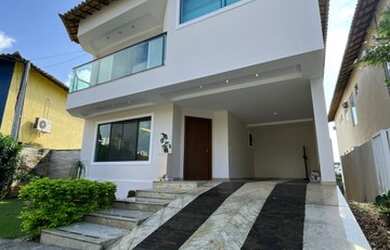 Imagem: A casa possui 4 Dormitórios, 5 Banheiros, 2 Vagas na garagem