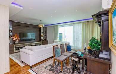 Imagem: A casa possui 3 Dormitórios, 5 Banheiros, 3 Vagas na garagem