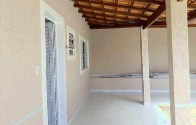 Imagem: A casa possui 2 Dormitórios, 1 Banheiro, 1 Vaga na garagem