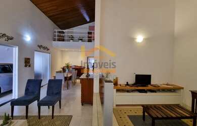 Imagem: A casa possui 3 Dormitórios, 3 Banheiros, 3 Vagas na garagem