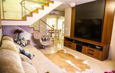 Imagem: A casa em condomínio possui 3 Dormitórios, 4 Banheiros, 2