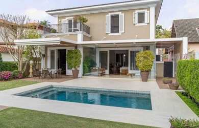 Imagem: A casa em condomínio possui 3 Dormitórios, 2 Banheiros, 4