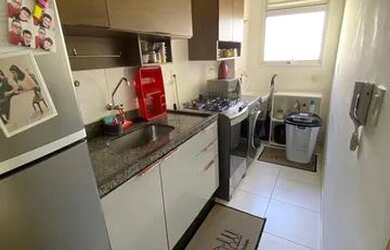 Imagem: O apartamento possui 2 Dormitórios, 1 Banheiro, 1 Vaga na garagem