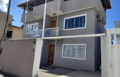 Imagem: A casa possui 2 Dormitórios, 3 Banheiros, 1 Vaga na garagem