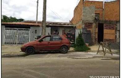 Imagem: A casa possui 2 Dormitórios, 1 Banheiro, 1 Vaga na garagem