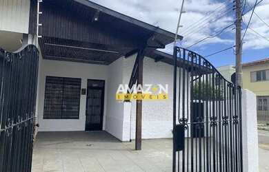 Imagem: A casa possui 2 Dormitórios, 1 Banheiro, 3 Vagas na garagem