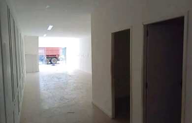 Imagem: A casa possui 1 Dormitório, 1 Banheiro, 100m² de Área e