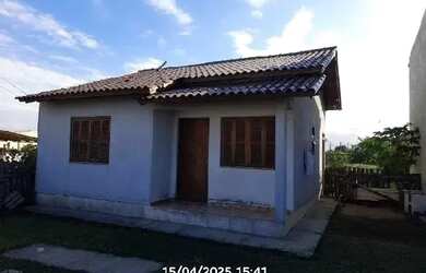 Imagem: A casa possui 2 Dormitórios, 1 Banheiro e 324m² de Área e