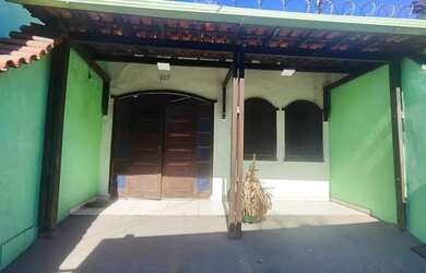 Imagem: A casa possui 2 Dormitórios, 5 Banheiros, 2 Vagas na garagem