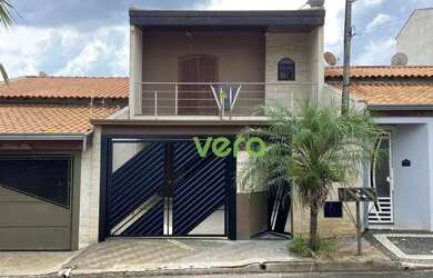 Imagem: A casa possui 4 Dormitórios, 4 Banheiros, 4 Vagas na garagem