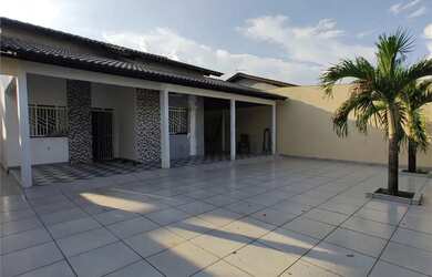 Imagem: A casa possui 2 Dormitórios, 2 Banheiros, 3 Vagas na garagem