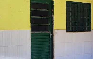 Imagem: A casa possui 2 Dormitórios, 2 Banheiros, 4 Vagas na garagem