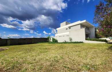 Imagem: O terreno possui 369m² de Área e está localizado em Parque