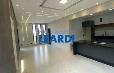 Imagem: A casa possui 3 Dormitórios, 1 Banheiro, 121m² de Área e