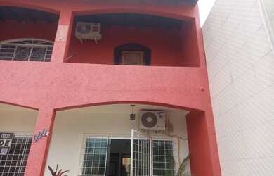 Imagem: A casa possui 5 Dormitórios, 5 Banheiros, 5 Vagas na garagem