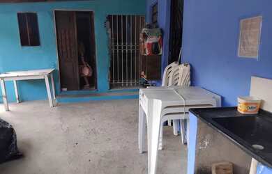 Imagem: A casa possui 1 Dormitório, 1 Banheiro, 1 Vaga na garagem e