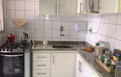 Imagem: O apartamento possui 2 Dormitórios, 1 Banheiro, 1 Vaga na garagem