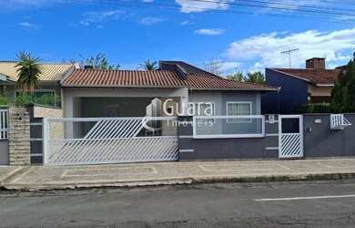 Imagem: A casa possui 3 Dormitórios, 2 Banheiros, 2 Vagas na garagem