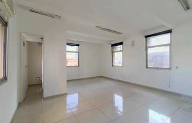 Imagem: O depósito possui 1 Vaga na garagem, 37m² de Área e está