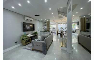 Imagem: A casa possui 2 Dormitórios, 3 Banheiros, 2 Vagas na garagem