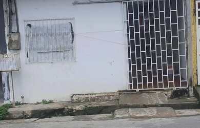 Imagem: A casa possui 1 Dormitório, 1 Banheiro, 1 Vaga na garagem