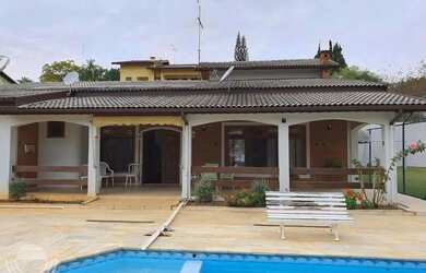 Imagem: A casa em condomínio possui 4 Dormitórios, 4 Banheiros, 5