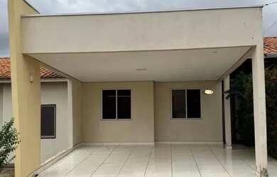 Imagem: A casa em condomínio possui 3 Dormitórios, 1 Banheiro, 2 Vagas