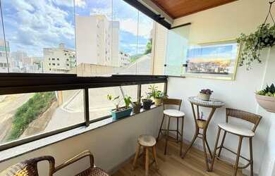 Imagem: O apartamento possui 3 Dormitórios, 1 Banheiro, 2 Vagas na