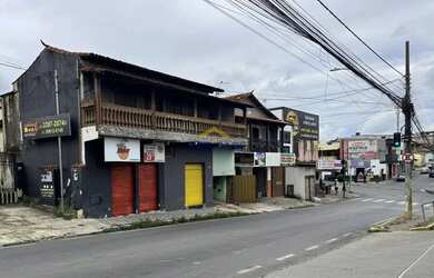 Imagem: O depósito possui 3 Vagas na garagem e 120m² de Área e está