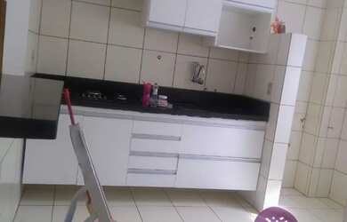 Imagem: O apartamento possui 2 Dormitórios, 1 Banheiro, 1 Vaga na garagem