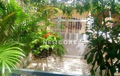 Imagem: A casa possui 2 Dormitórios, 3 Banheiros, 5 Vagas na garagem