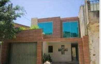 Imagem: A kitnet possui 1 Dormitório, 1 Banheiro, 1 Vaga na garagem