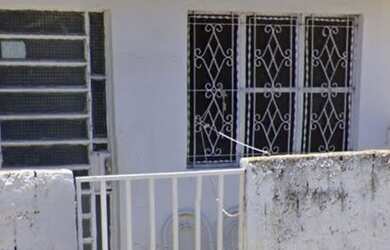 Imagem: A casa possui 2 Dormitórios e está localizado em Jatiúca