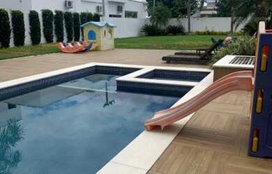 Imagem: A casa em condomínio possui 4 Dormitórios, 5 Banheiros, 2