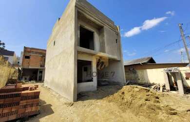 Imagem: A casa possui 3 Dormitórios, 2 Banheiros, 3 Vagas na garagem