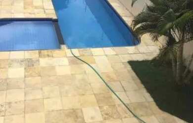 Imagem: A casa possui 4 Dormitórios, 5 Banheiros, 5 Vagas na garagem