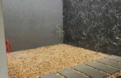 Imagem: A casa possui 3 Dormitórios, 3 Banheiros, 2 Vagas na garagem