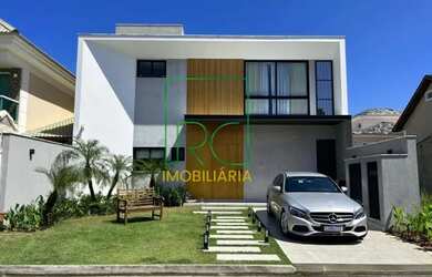 Imagem: A casa em condomínio possui 4 Dormitórios, 5 Banheiros, 2