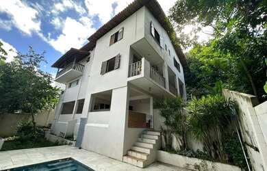 Imagem: A casa em condomínio possui 4 Dormitórios, 5 Banheiros, 4