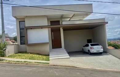 Imagem: A casa em condomínio possui 4 Dormitórios, 4 Banheiros, 2