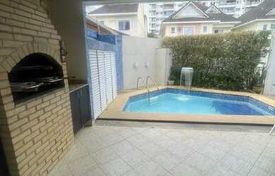 Imagem 3: Casa de condomínio para venda tem 216 metros quadrados com 4 quartos