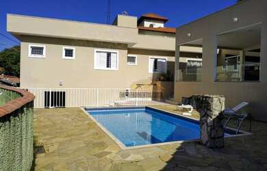 Imagem: A casa possui 3 Dormitórios, 1 Banheiro, 280m² de Área e