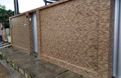 Imagem: A casa possui 3 Dormitórios, 1 Banheiro, 1 Vaga na garagem