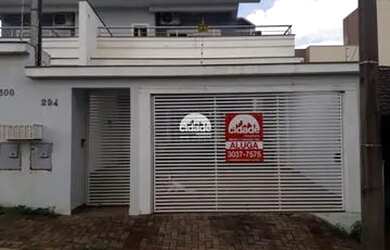 Imagem: A casa possui 2 Dormitórios, 1 Banheiro, 2 Vagas na garagem